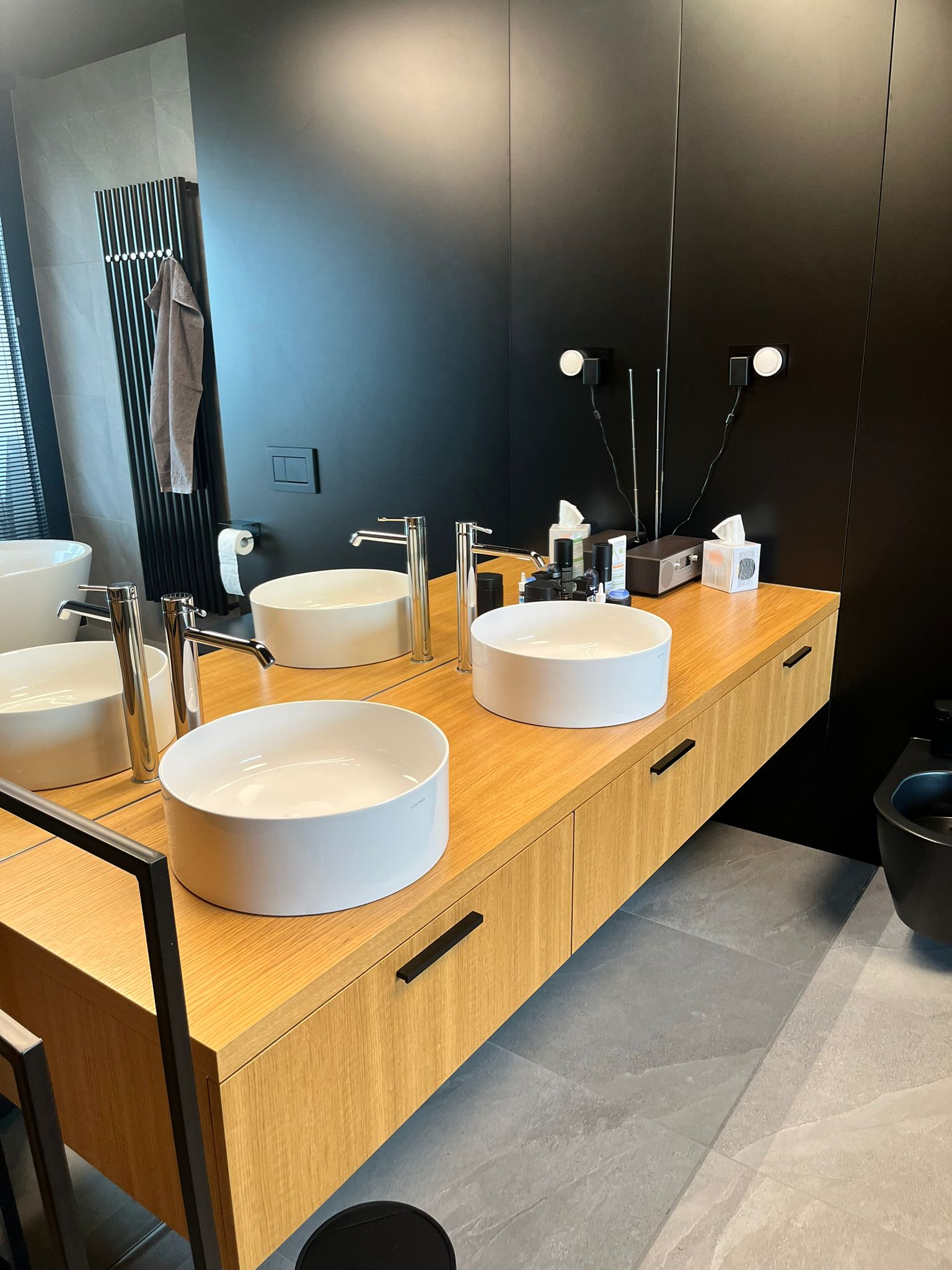 Svetlá obývačka po generálnom upratovaní